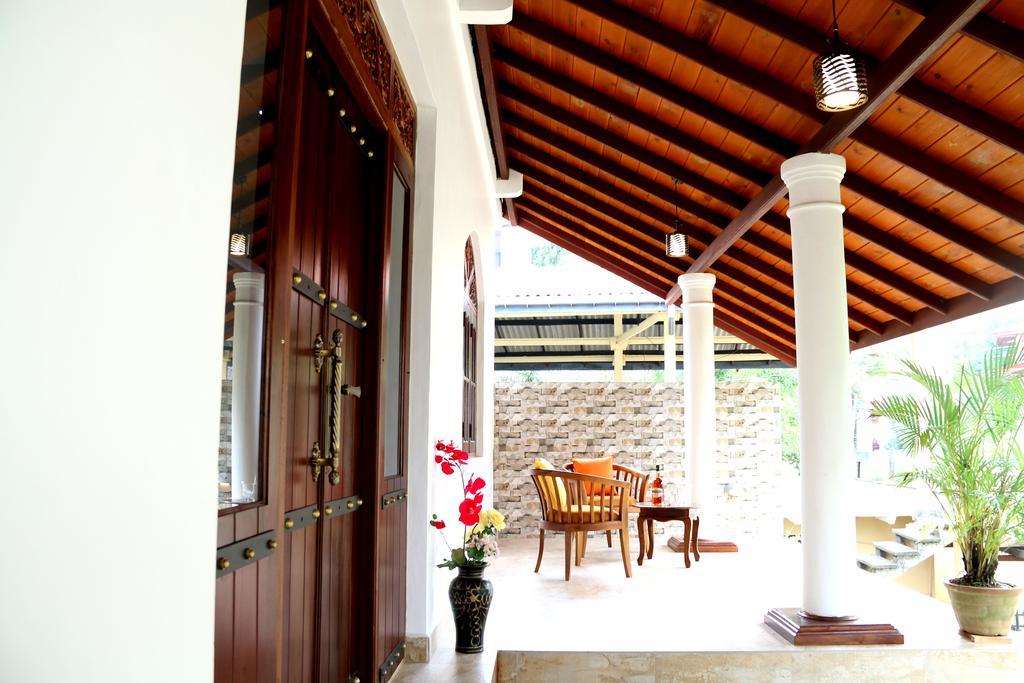 Nivahana Homestay Канди Екстериор снимка